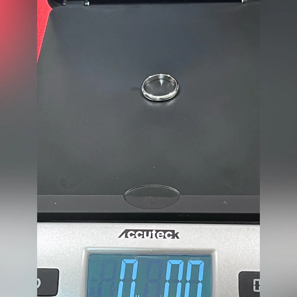 PRE-LOVED AUTHENTIC 14K SOLID WHITE GOLD BAND. - Picture 6 of 8